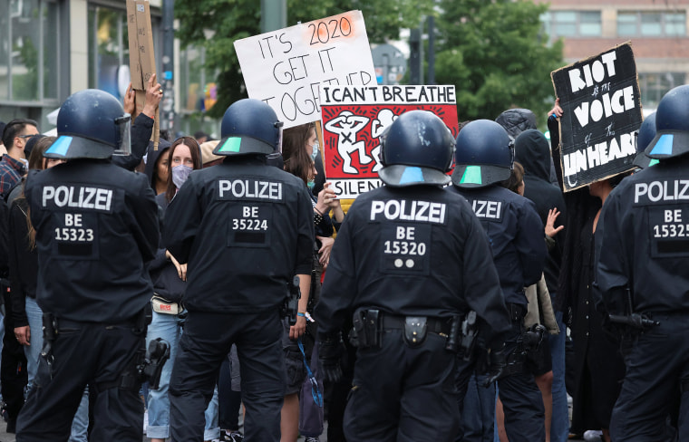 Image: Protest against police brutality and racial inequality in the aftermath of the death in Minneapolis police custody of George Floyd, in Berlin