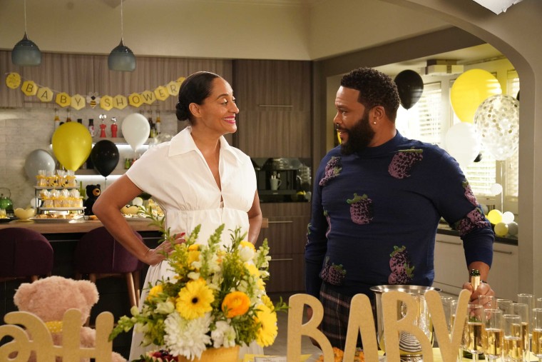 K Deer Jody Stripe Long Legging worn by Rainbow Johnson (Tracee Ellis Ross)  in black-ish (Season04 Episode02)