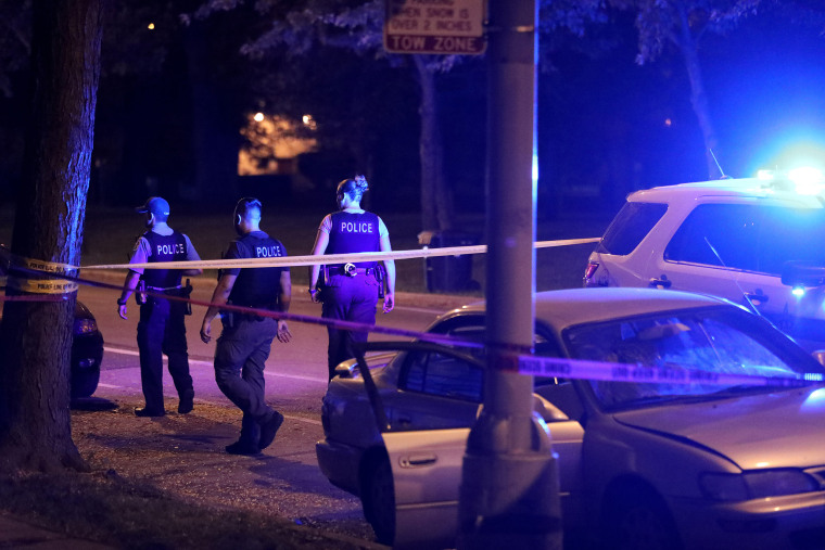 Weekend toll in Chicago: 31 people shot, 2 fatally