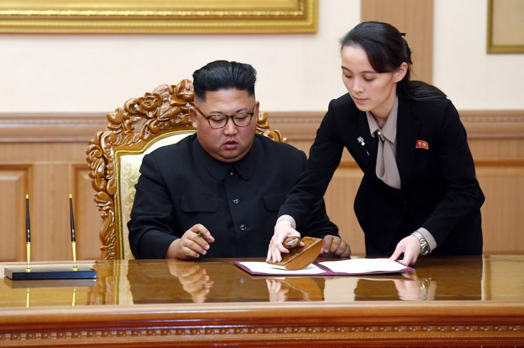 Image: Kim Yo Jong, right, sister of North Korean leader Kim Jong Un, helps Kim sign joint statement following the summit with South Korean President Moon Jae-in at the Paekhwawon State Guesthouse in Pyongyang, North Korea