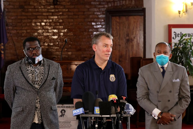 Image: NYPD Commissioner Shea stands with Reverend McCall and First Deputy Police Commissioner Tucker at a news conference in Brooklyn