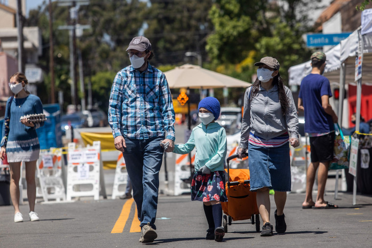 Image: Family wearing face masks