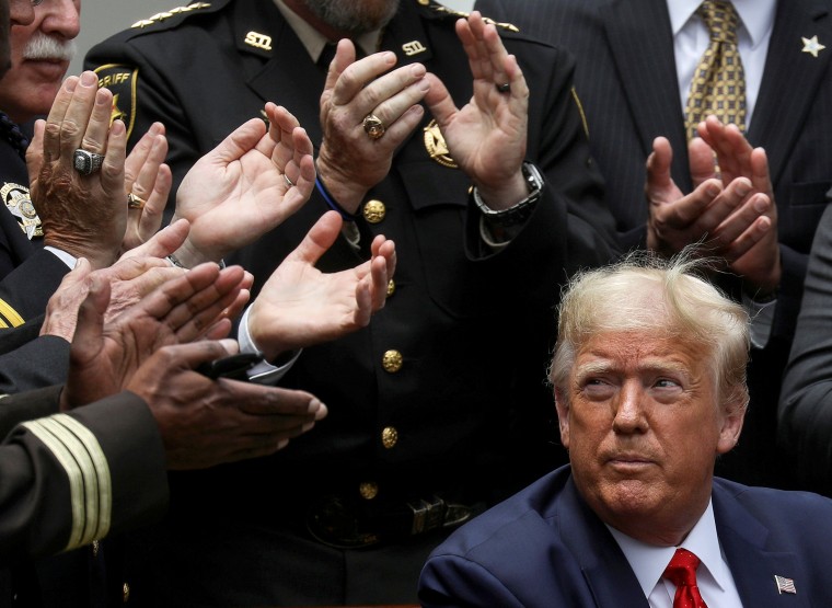 Image: U.S. President Trump signs executive order on police reform at the White House in Washington