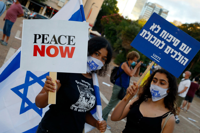 Image: Protesters in Tel Aviv
