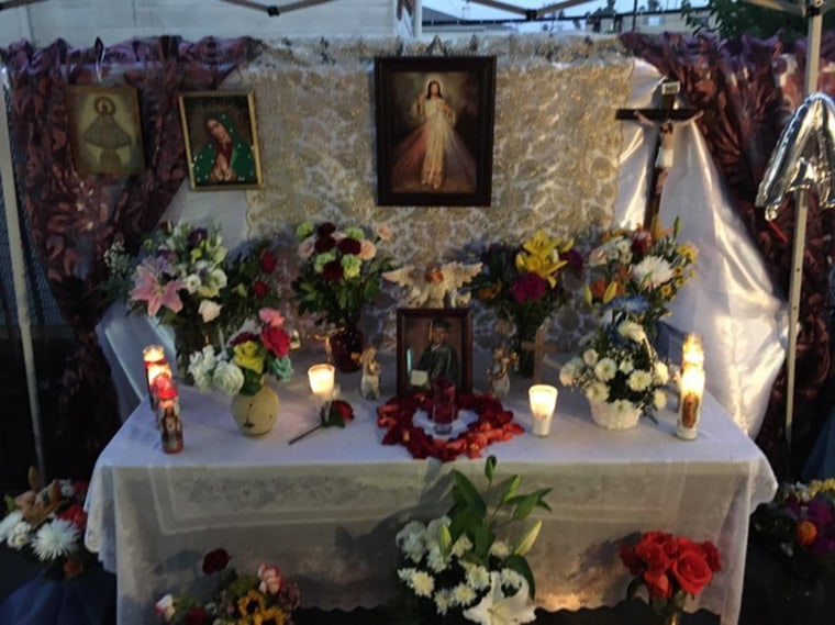 Image: Memorial for Andres Guardado