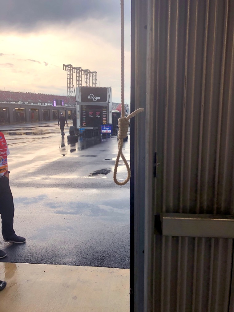 Image: Noose in garage stall