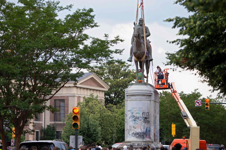 Image: Stonewall Jackson statue