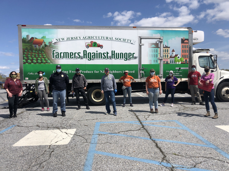 Farmers and volunteers are working together to feed the hungry.