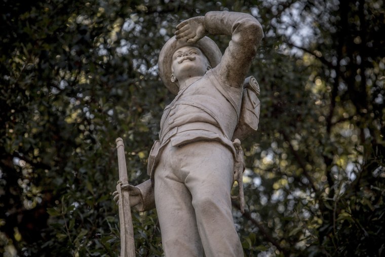Image: Confederate soldier statue University of Mississippi