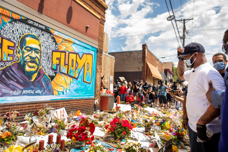 Image: A makeshift memorial honouring George Floyd in Minneapolis