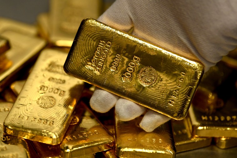 Gold Just Hit 2 000 An Ounce But That S Not Necessarily A Good Sign