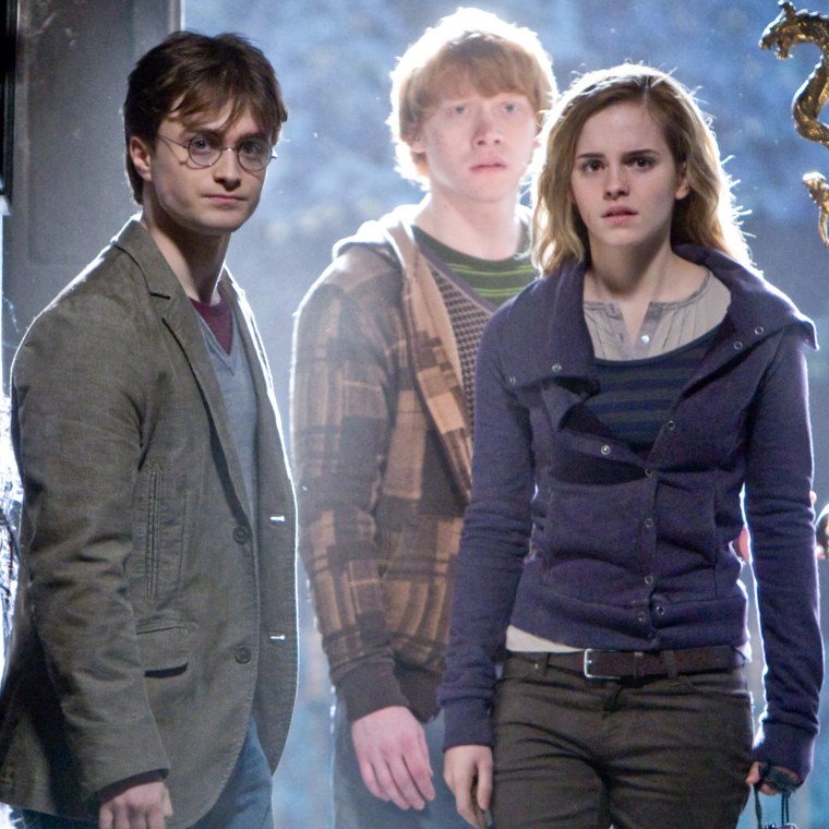 HARRY POTTER AND THE DEATHLY HALLOWS: PART 1, from left: Daniel Radcliffe, Rupert Grint, Emma Watson