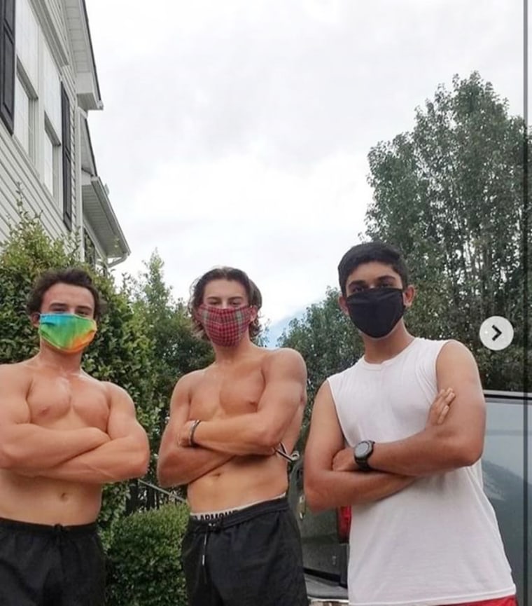 After realizing that he could wear a N95 mask while hiking, Madhav Bhat and some friends wore a mask to run a mile, starting the #maskedmile challenge. 