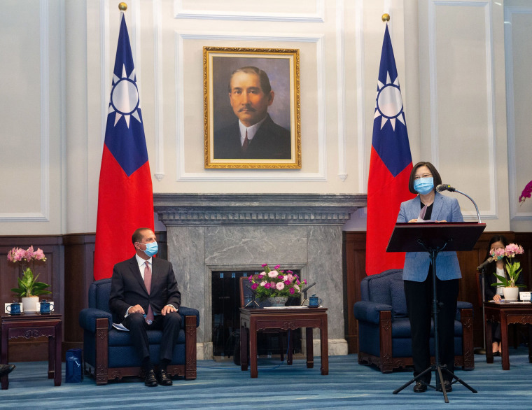 Image: Taiwan President Tsai Ing-wen wearing a face mask speaks during a meeting with U.S. Secretary of Health and Human Services Alex Azar at the presidential office, in Taipei