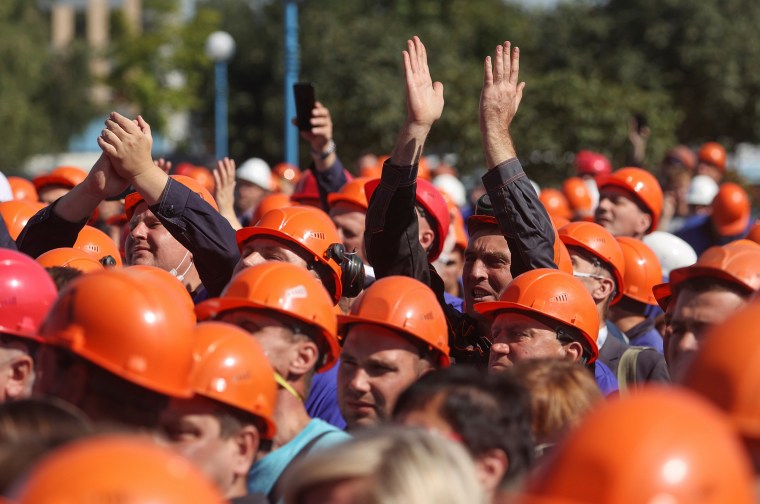 Image: Employees of Grodno Azot company protest against presidential election results in Grodno