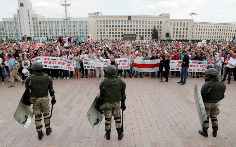 Image: Opposition supporters protest against presidential election results in Minsk