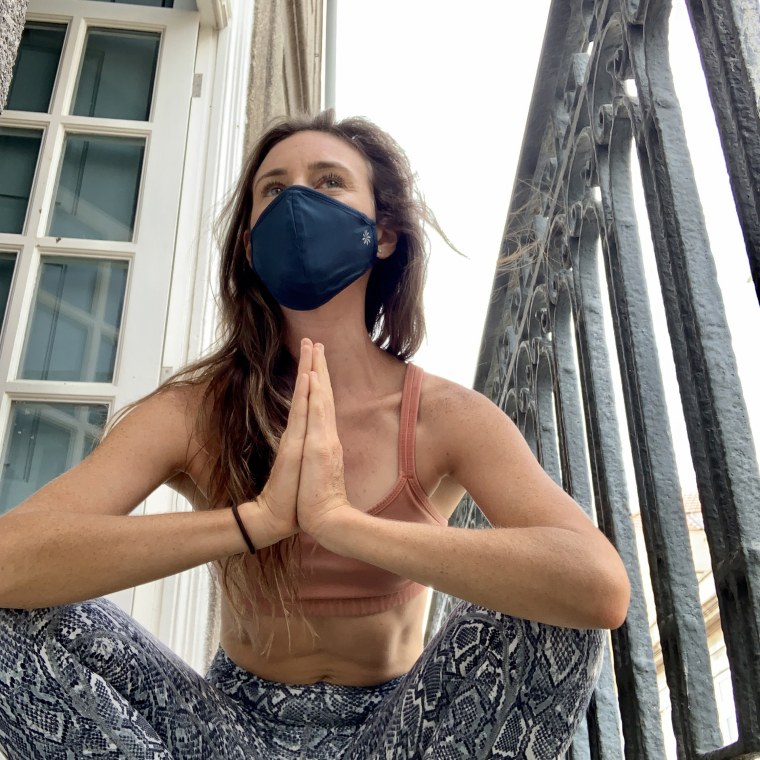 Athleta Made to Move Mask for yoga