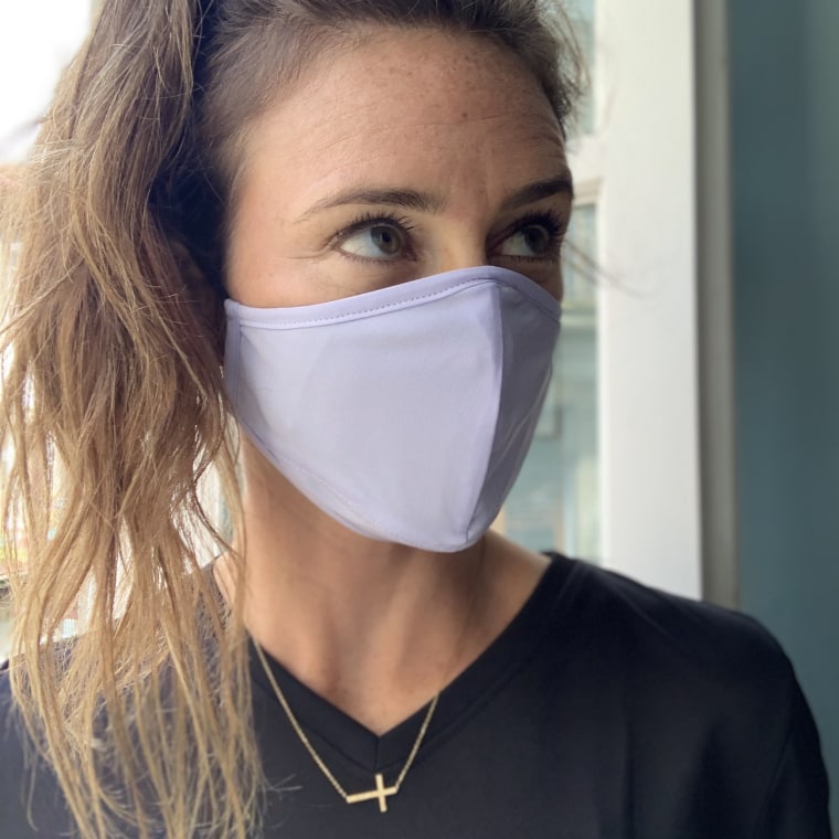 Athleta Made to Move Mask in pale purple