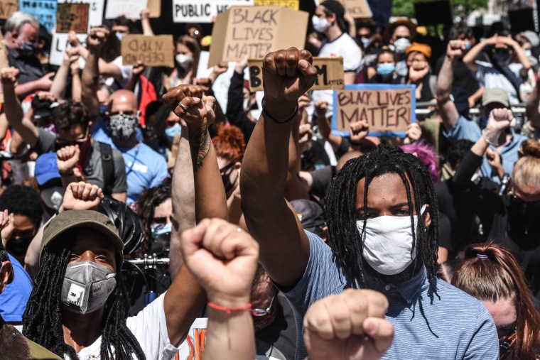 Current And Former Mayor De Blasio And NYC Gov't Staffers Call On Mayor For Police Reform