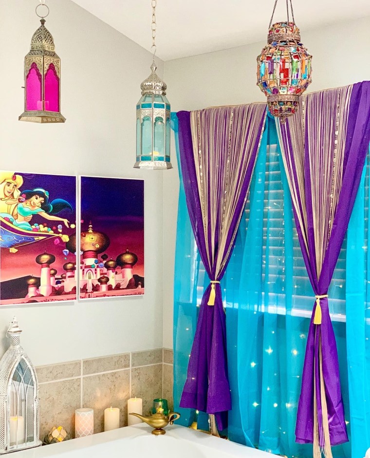 An "Aladdin" themed bathroom.