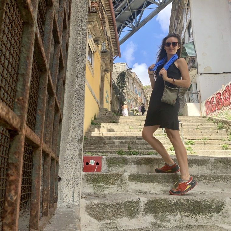 wearing my Chill Pal PVA cooling towel while climbing the endless stairs in Porto