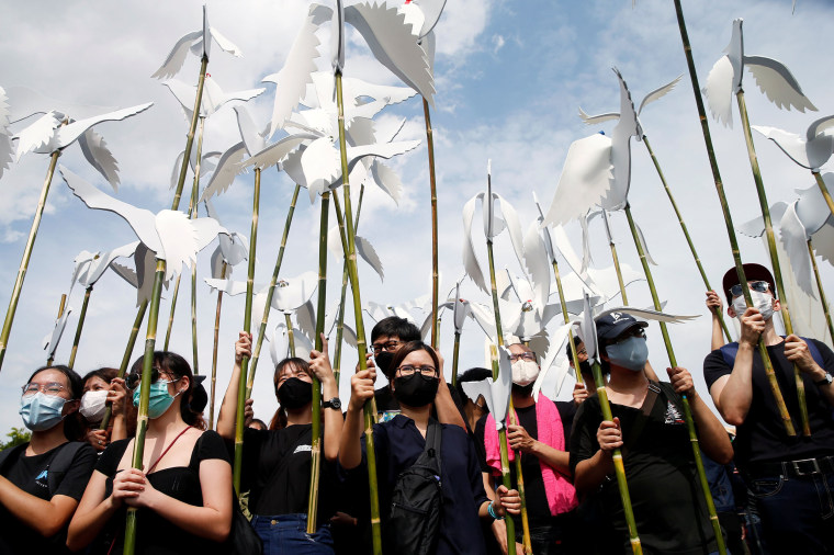 Image: Pro-democracy protesters attend a rally to demand the government to resign in Bangkok