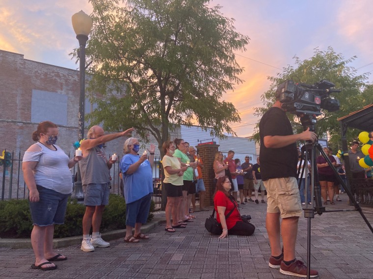 Vigil for Suzanne Morphew.