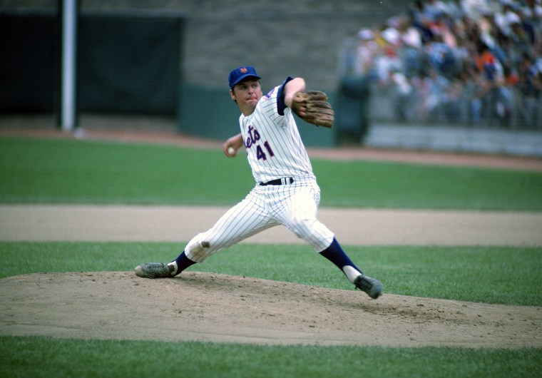 Image: Pitcher Tom Seaver #41 of the New York Mets pitches during an Major League Baseball game circa 1969 at Shea Stadium