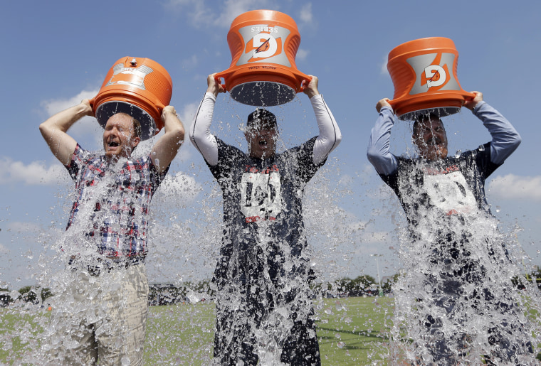 Image: Houston Texans coach Bill O’Brien, Chief Operating Officer Cal McNair, and Houston Chronicle reporter Brian Smith, pour ice cold water over their head after an NFL football training camp practice on Aug. 14
