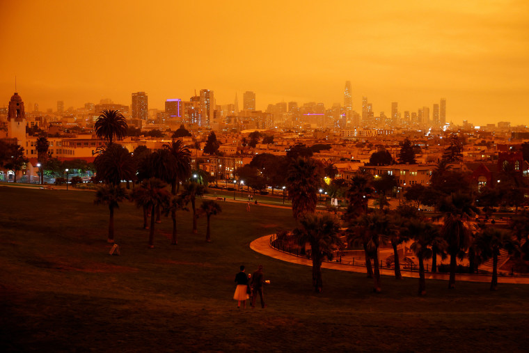 Horrific California wildfires create eerie biblical scene over San  Francisco Giants' Oracle Park with smoke in distance