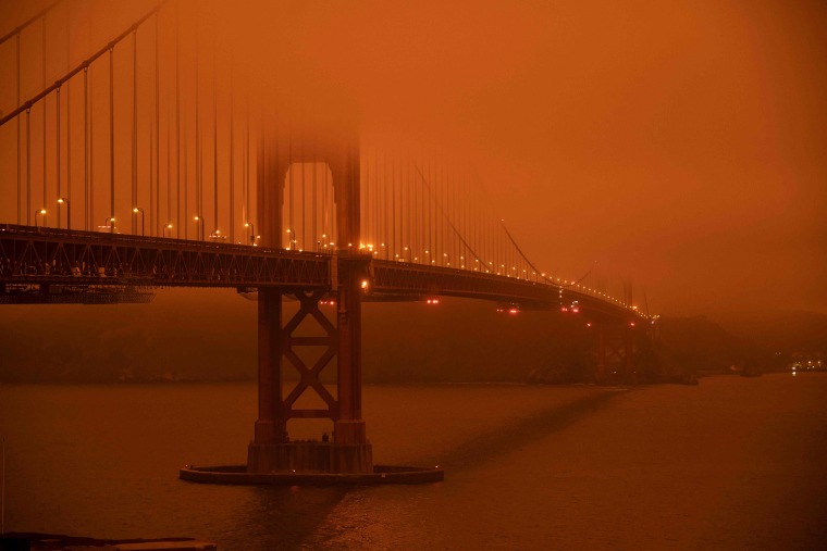 Image: Golden Gate Bridge, Smoke from wildfires