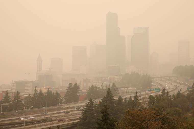 Image: Smoke from wildfires shrouds Seattle