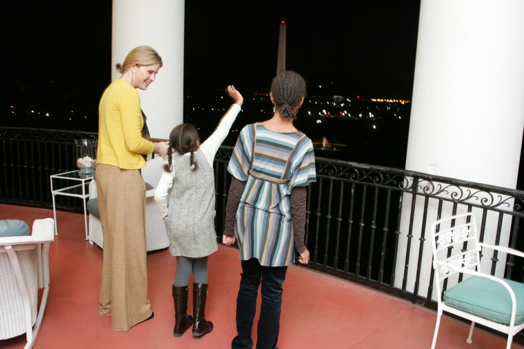 LB, Jenna, Barbara and GWB welcome Michelle Obama, her mother, Marian Robinson, and her children Malia and Sasha to a tour of the White House   Tuesday, Nov. 18, 2008 in Washington, D.C.