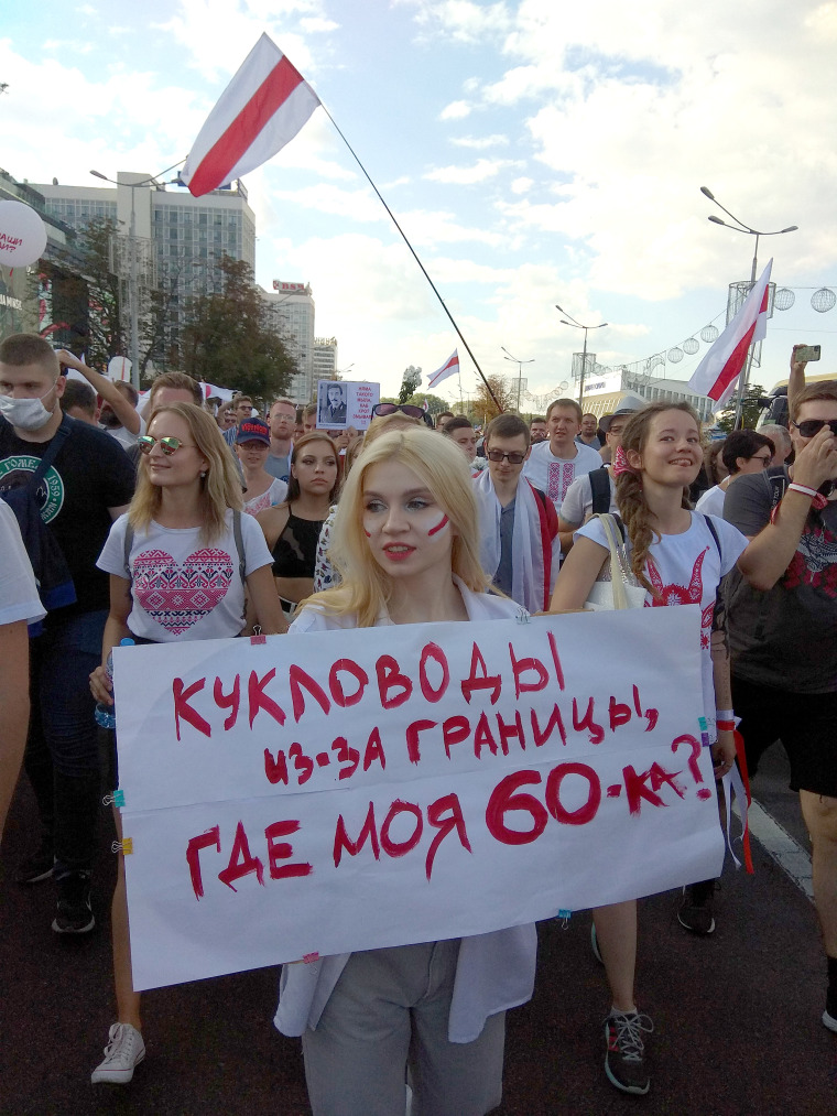 Image: Asya Ilnitskaya at the first Sunday march on Aug.16 in Minsk, Belarus