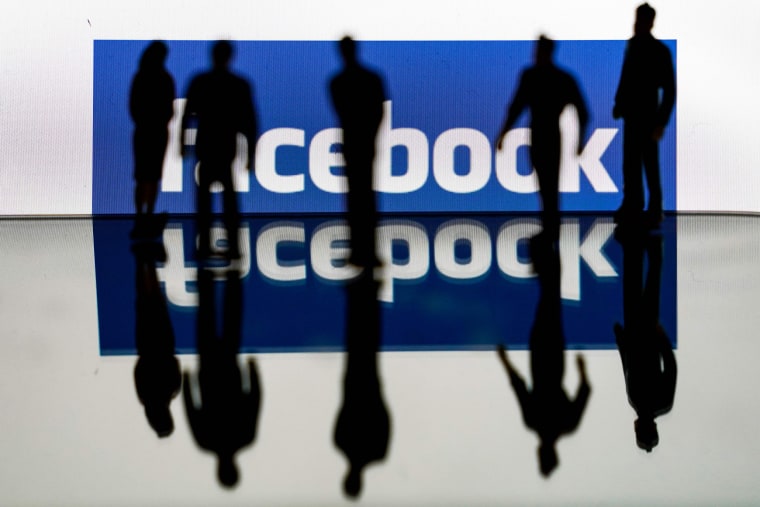 Image: FILES-US-HEALTH-VIRUS-LIFESTYLE-INTERNET-COMPUTERS-FACEBOOK