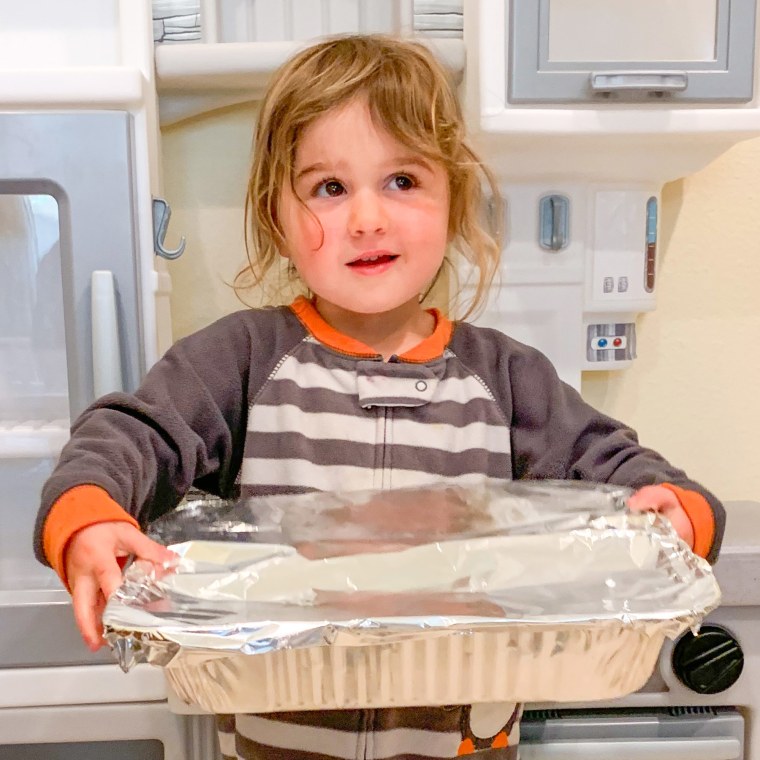 Rhiannon Menn helped show her young daughter how to be a good neighbor through food.