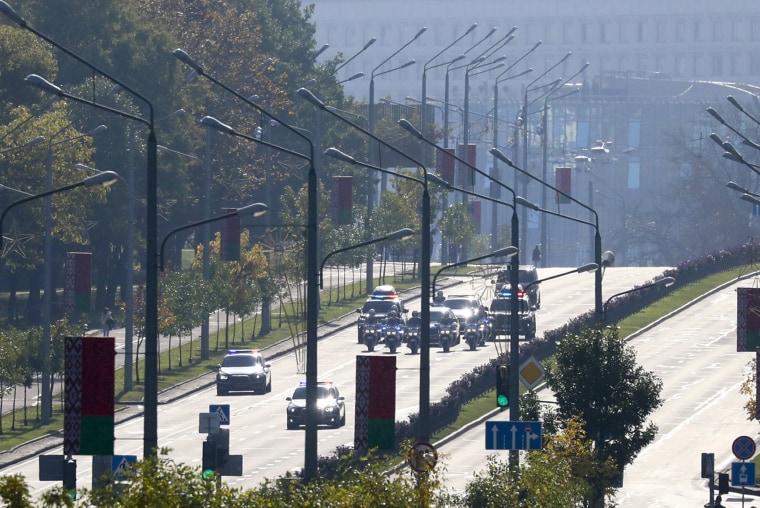 Image: The motorcade of Belarus' President Alexander Lukashenko arrives for his inauguration ceremony at the Palace of the Independence in Minsk, Belarus