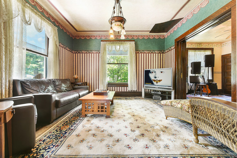 The vintage home doesn't avoid referencing the movie that made it famous. 