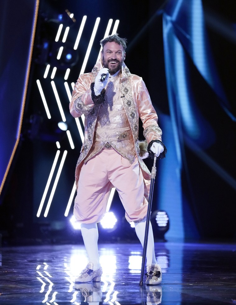 Brian Austin Green stuck his neck out as the Giraffe, stumping the judges.