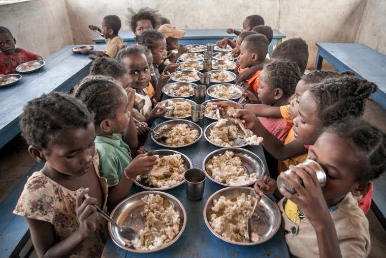 Image: Schoolchildren from Ankileisoke Primary School eat lunch, offered by the World Food Programme's Under-nutrition Prevention Programme, in the Amboasary-South district of southern Madagascar.