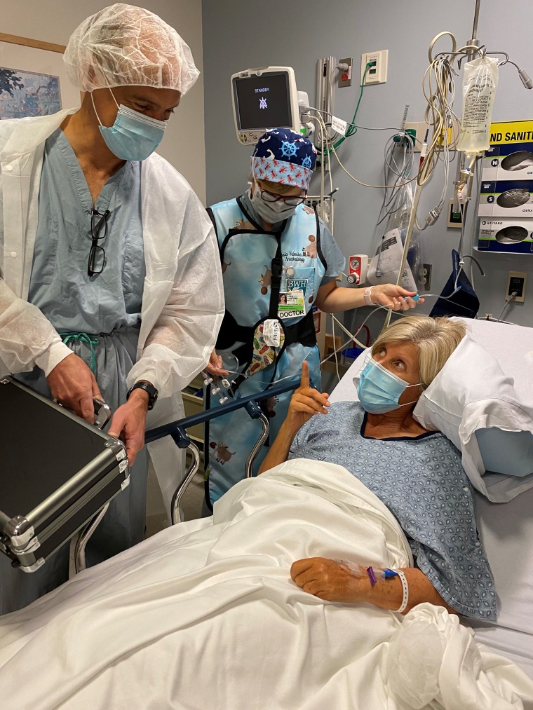 Suze Orman spoke with her doctors before heading into the operating room for spinal surgery in July 2020.