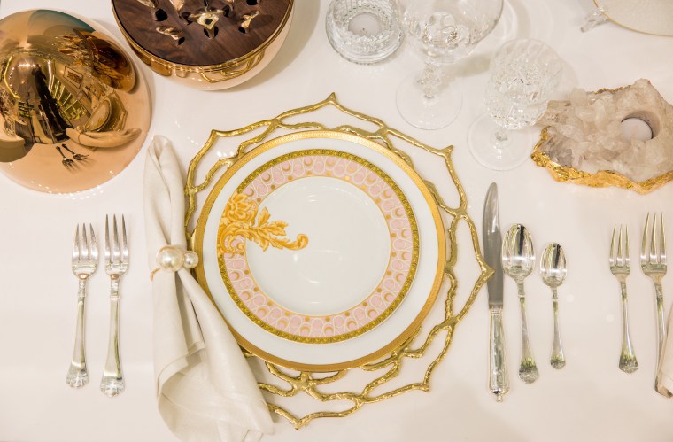 A place setting from the "glamorous &amp; chic" collection