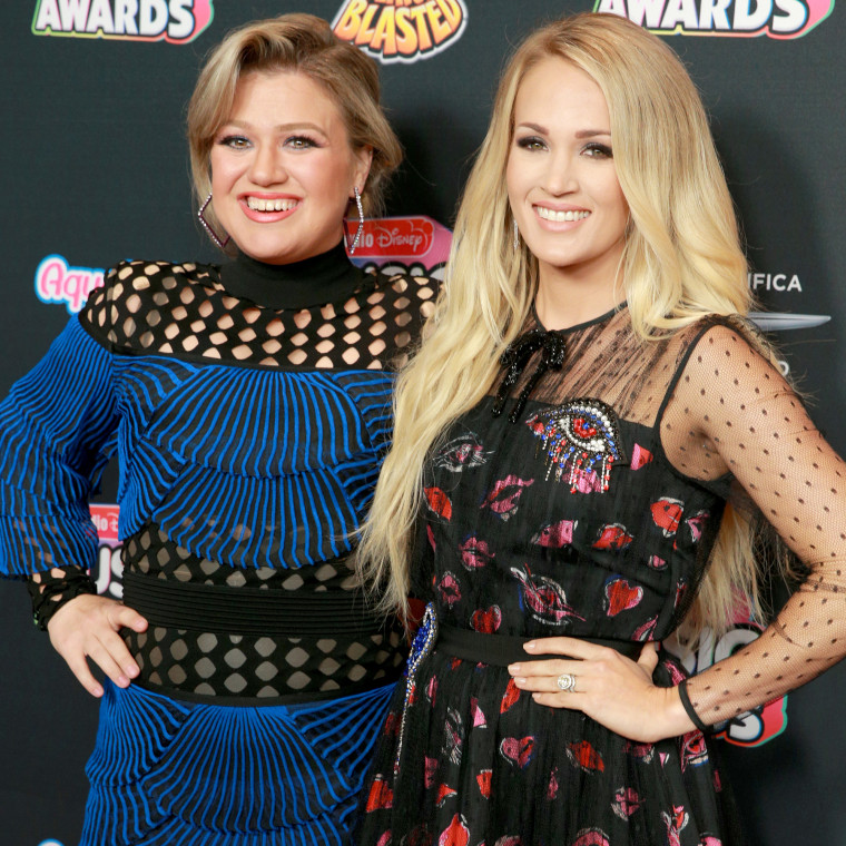 Kelly Clarkson once signed an autograph as Carrie Underwood