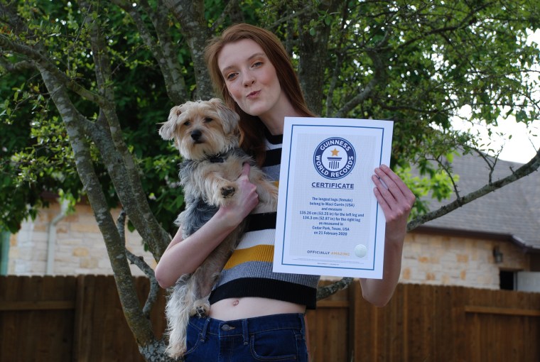 Currin holds her certificate from Guinness World Records.