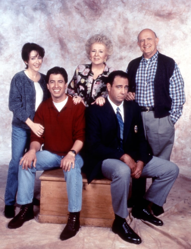 Everybody Loves Raymond Patricia Heaton, Ray Romano, Doris Roberts, Brad Garrett, Peter Boyle