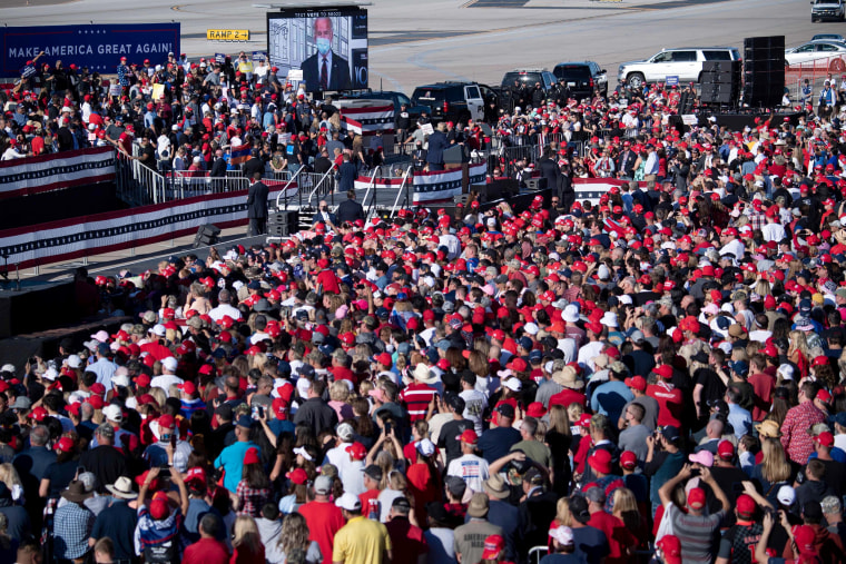 Image: Trump rally in Phoenix