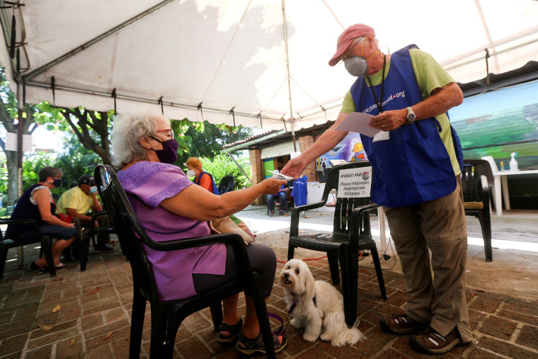 Image: A U.S. citizen receives ballot papers abroad