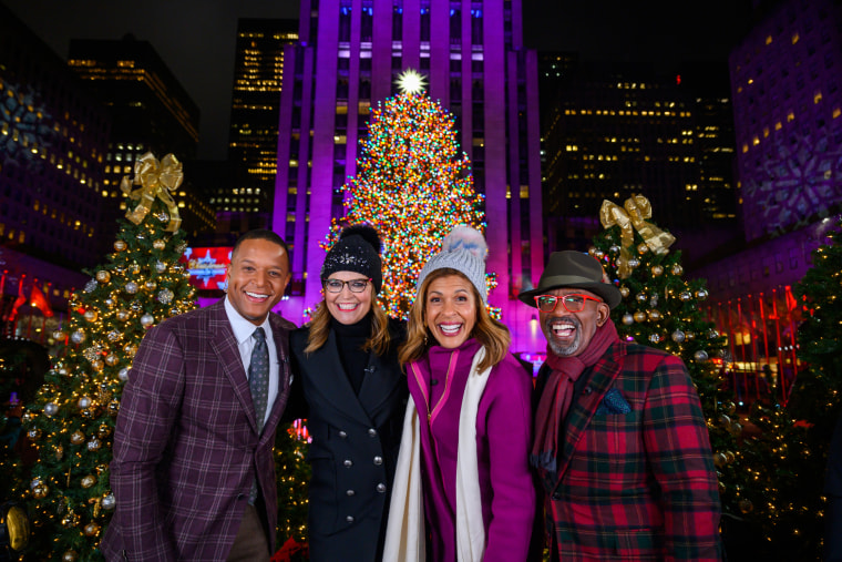 New York kicks off festive season with lighting of tree