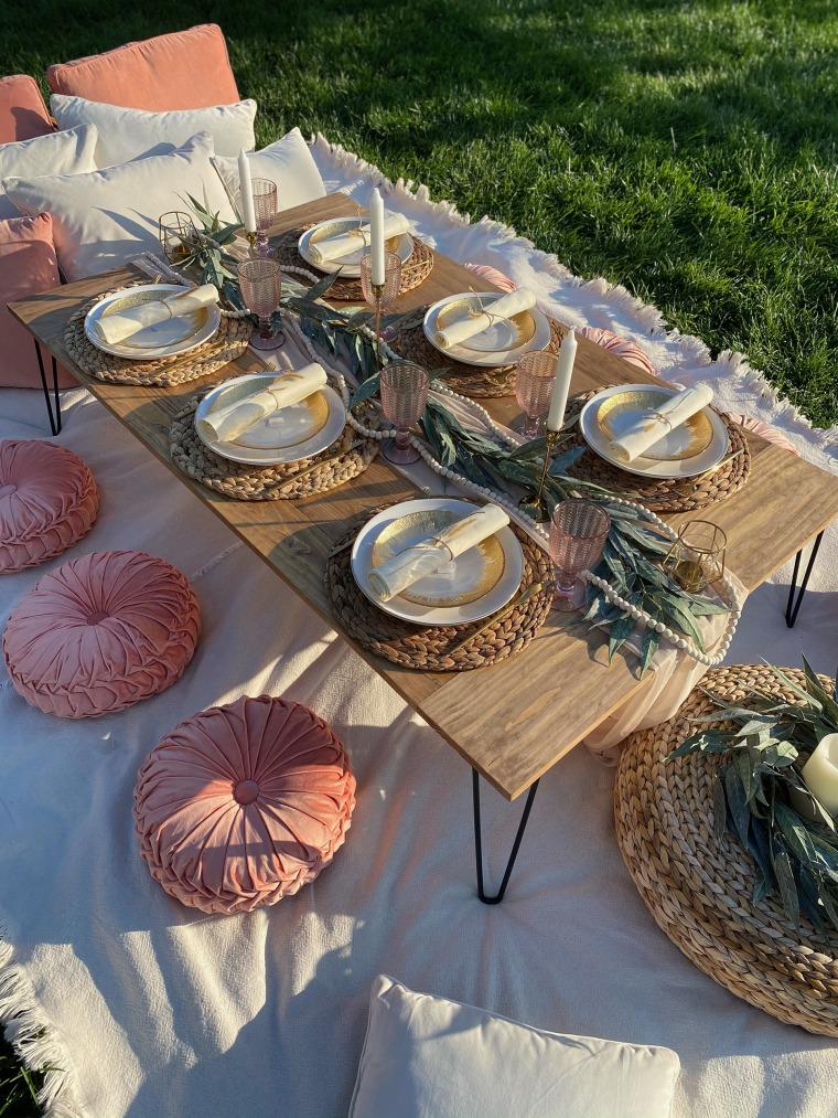 A pop-up picnic takes the work out of a fancy picnic. There's nothing to do but show up. 