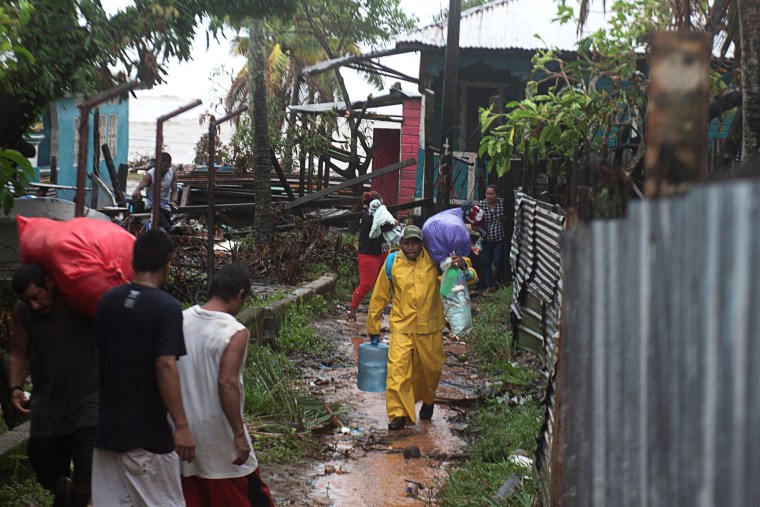 Image: People carry their belongings while heading to a shelter as Hurricane Iota approaches Puerto Cabezas